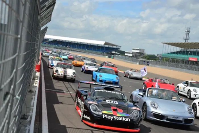 : Porsche 911 Parade : Porsche 911 Parade