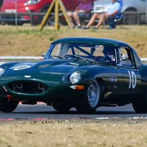CJ11 6660 Lucas Bscher, Adrian Medeiros, Andrew Bentley, Jaguar E-Type CJ11 6660 Lucas Bscher, Adrian Medeiros, Andrew Bentley, Jaguar E-Type