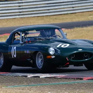 CJ11 6919 Lucas Bscher, Adrian Medeiros, Andrew Bentley, Jaguar E-Type CJ11 6919 Lucas Bscher, Adrian Medeiros, Andrew Bentley, Jaguar E-Type