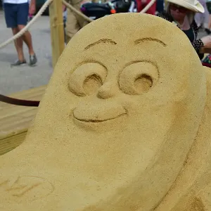 CJ13 1192 Ice cream sand sculpture