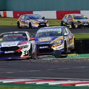 CJ13 9209 Adam Morgan, BMW 330e M Sport, Team BMW, Daniel Rowbottom, Ford Focus ST, NAPA Racing UK CJ13 9209 Adam Morgan, BMW 330e M Sport, Team BMW, Daniel Rowbottom, Ford Focus ST, NAPA Racing UK