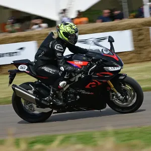 CJ14 2273 Aprilia RSV4