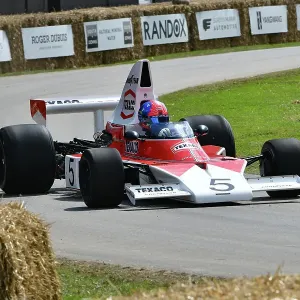 CJ14 2717 Emerson Fittipaldi, McLaren-Cosworth M23-5 CJ14 2717 Emerson Fittipaldi, McLaren-Cosworth M23-5