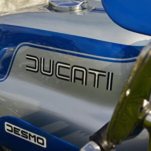 CJ8 3784 Ducati 900 Super Sport
