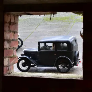 CM11 7477 Miss Madeleine Rose, Austin 7 Saloon CM11 7477 Miss Madeleine Rose, Austin 7 Saloon