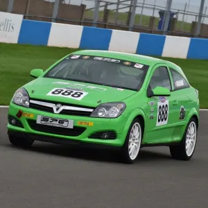 Print of a Vauxhall Astra SRi in racing action Print of a Vauxhall Astra SRi in racing action
