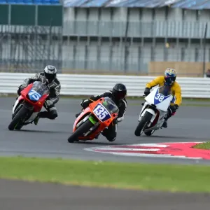 CM2 3255 Print: Motorcycle Racing at Silverstone CM2 3255 Print: Motorcycle Racing at Silverstone