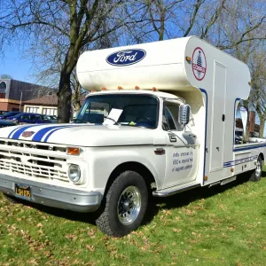 CM22 4680 Ford F350 race transporter
