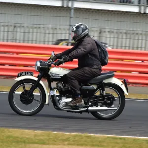 CM24 9458 Classic Triumph CM24 9458 Classic Triumph