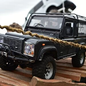 CM3 2660 Land Rover, Defender, rope bridge