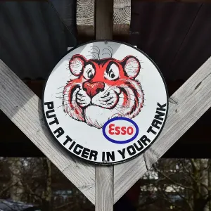 CM32 6276 Esso, Put a Tiger in your Tank