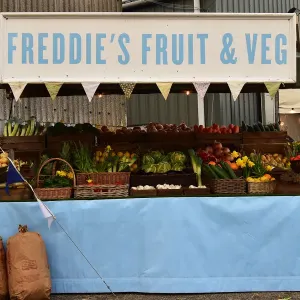 CM32 6308 Freddies Fruit and Veg