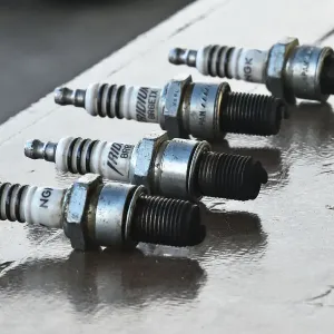 CM32 7325 Spark plugs