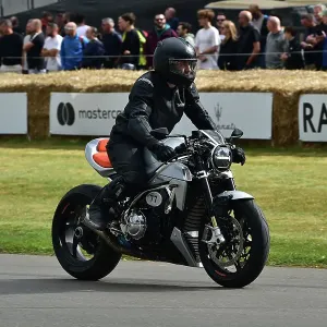 CM35 0707 Mat Oxley, Simon Hancocks, Adam Child, George Chapman, Norton V4CR