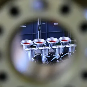 CM35_5272 V8 Trumpets through a wheel.jpg CM35_5272 V8 Trumpets through a wheel.jpg
