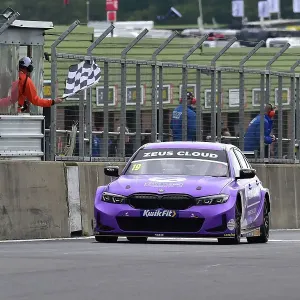 CM35 6081 Bobby Thompson, BMW 330e M Sport, Zeus Cloud Racing with WSR CM35 6081 Bobby Thompson, BMW 330e M Sport, Zeus Cloud Racing with WSR