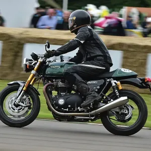 CM35 9832 Triumph Thruxton Final Edition
