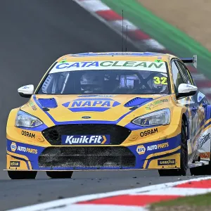 CZ2_4653 Daniel Rowbottom, Ford Focus ST, NAPA Racing UK.jpg