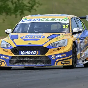 CZ2_4669 Daniel Rowbottom, Ford Focus ST, NAPA Racing UK.jpg