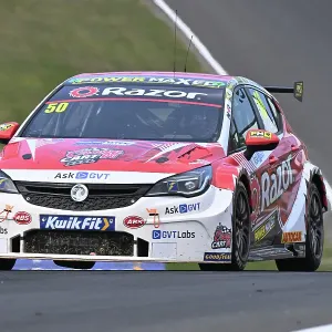 CZ2_4676 Nick Halstead, Vuaxhall Astra, Motor Parts Direct with Power Maxed Racing.jpg