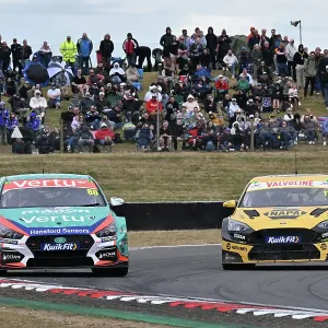 CZ2_6110 Tom Ingram, Hyundai i30N, Team Vertu, Ashley Sutton, Ford Focus ST, NAPA Racing UK.jpg
