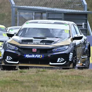 CZ2_6800 Stephen Jelley, Honda Civic Type R, One Motorsport.jpg CZ2_6800 Stephen Jelley, Honda Civic Type R, One Motorsport.jpg