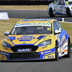 CZ2_7209 Daniel Rowbottom, Ford Focus ST, NAPA Racing UK.jpg
