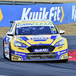 CZ2_7427 Daniel Rowbottom, Ford Focus ST, NAPA Racing UK.jpg