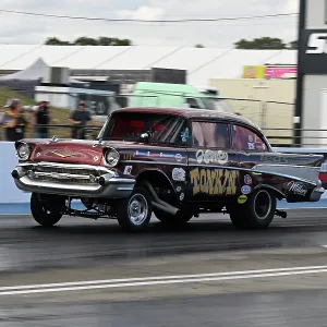 CZ3_0552 Steve Matthews, 57 Chevy, Honky Tonkin, Gasser Circus.jpg CZ3_0552 Steve Matthews, 57 Chevy, Honky Tonkin, Gasser Circus.jpg