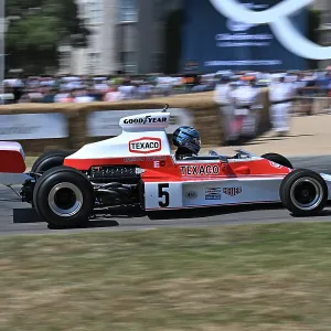 CZ3_2575 Piers Thynne, McLaren-Cosworth M23.jpg CZ3_2575 Piers Thynne, McLaren-Cosworth M23.jpg