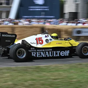 CZ3_2638 Alain Serpaggi, Renault RE-40.jpg CZ3_2638 Alain Serpaggi, Renault RE-40.jpg