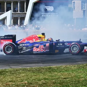 CZ3_2831 Patrick Friesacher, Red Bull Racing-Renault RB8.jpg CZ3_2831 Patrick Friesacher, Red Bull Racing-Renault RB8.jpg