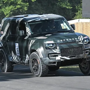 CZ3_3310 Stephan Peterhansel, Defender Dakar D7X-R Prototype.jpg CZ3_3310 Stephan Peterhansel, Defender Dakar D7X-R Prototype.jpg