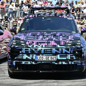 CZ3_3808 Richard Hayne, Porsche Cayenne EV.jpg CZ3_3808 Richard Hayne, Porsche Cayenne EV.jpg