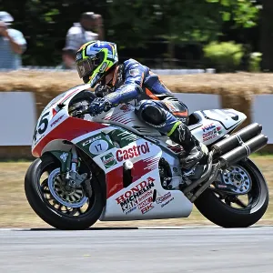 CZ3_4882 Mick Loughlin, Honda RC45.jpg CZ3_4882 Mick Loughlin, Honda RC45.jpg