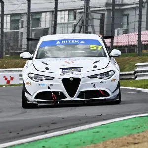 CZ3_6019 Barry McMahon, Alfa Romeo Giulia.jpg