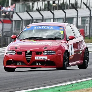 CZ3_6020 Toby Broome, Alfa Romeo 147 GTA.jpg