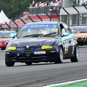 CZ3_6033 Ian Fenwick, Alfa Romeo 147.jpg