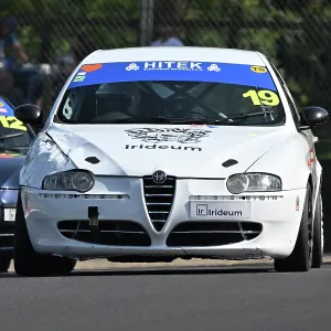 CZ3_6395 Dave Pickup, Alfa Romeo 147.jpg