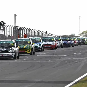 CZ4_0332 A line up of MINI's.jpg CZ4_0332 A line up of MINI's.jpg