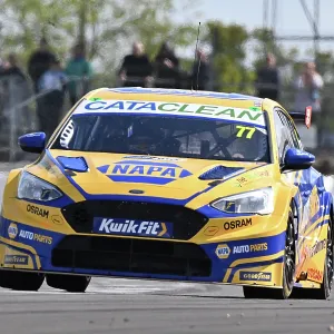 CZ4_9195 Sam Osborne, Ford Focus ST, NAPA Racing UK.jpg CZ4_9195 Sam Osborne, Ford Focus ST, NAPA Racing UK.jpg