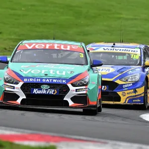 CZ5_1851 Tom Chilton, Hyundai i30N, Team VERTU, Ashley Sutton, Ford Focus ST, NAPA Racing UK.jpg CZ5_1851 Tom Chilton, Hyundai i30N, Team VERTU, Ashley Sutton, Ford Focus ST, NAPA Racing UK.jpg