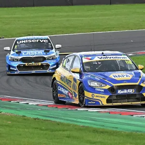 CZ5_2596 Ashley Sutton, Ford Focus ST, NAPA Racing UK, Jake Hill, BMW 330i M Sport, Laser Tools Racing with MB Motorsport.jpg CZ5_2596 Ashley Sutton, Ford Focus ST, NAPA Racing UK, Jake Hill, BMW 330i M Sport, Laser Tools Racing with MB Motorsport.jpg