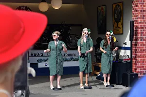 CJ13 1287 Sixties style female singing trio
