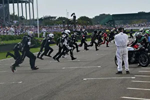 CJ13 3411 Le Mans-style start