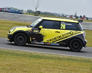 Mini Festival, Snetterton, May 2017 Prints: CM19 1294 Andy Montgomery, Mini Cooper S