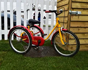 <b class=qtipBold><figcaption>CM22 6152 Tri-cycle</figcaption></b><br>Tri-cycle, Group 5, Special Production, 76th Members Meeting, England, Goodwood, March 2018, Sussex, Autosport, cars, circuit racing, classic cars, competition, England, fast, Fun, Goodwood, historic cars, leisure activity, Live Action, March 2018, motor sport, nostalgia, outdoors, outside, performance cars, racing, racing cars, retro, speed, UK, vehicles, West Sussex, GRRC.<br><em>© 2018 Chris McEvoy, www.cjm-photography.co.uk, all rights reserved</em> CM22 6152 Tri-cycle