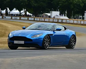 CM24 6159 Aston Martin DB11 V8 Coupe
