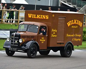 <b class=qtipBold><figcaption>CM25 6785 Bedford Removal Van</figcaption></b><br>Bedford Removal Van, British Transport Parade, Goodwood Revival 2018, September 2018, automobiles, cars, circuit racing, Classic, competition, England, entertainment, event, Goodwood, heritage, historic, Duke of Richmond, motor sport, motorcars, nostalgia, outdoors, racing, racing cars, retro, revival, September, speed, sport, sports, Sussex, West Sussex, vehicles, cars, racing, classic cars, historic cars,<br><em>© 2018 Chris McEvoy, www.cjm-photography.co.uk, all rights reserved</em> CM25 6785 Bedford Removal Van