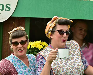 CM25 6878 Goodwood glamour